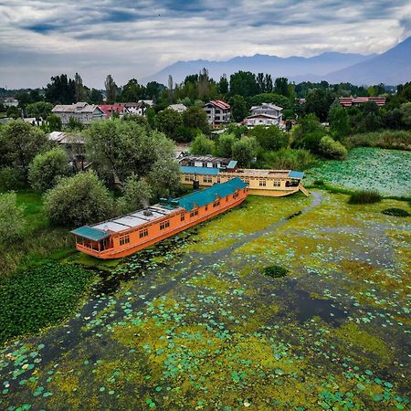 ホテル Kings Houseboats Srīnagar エクステリア 写真