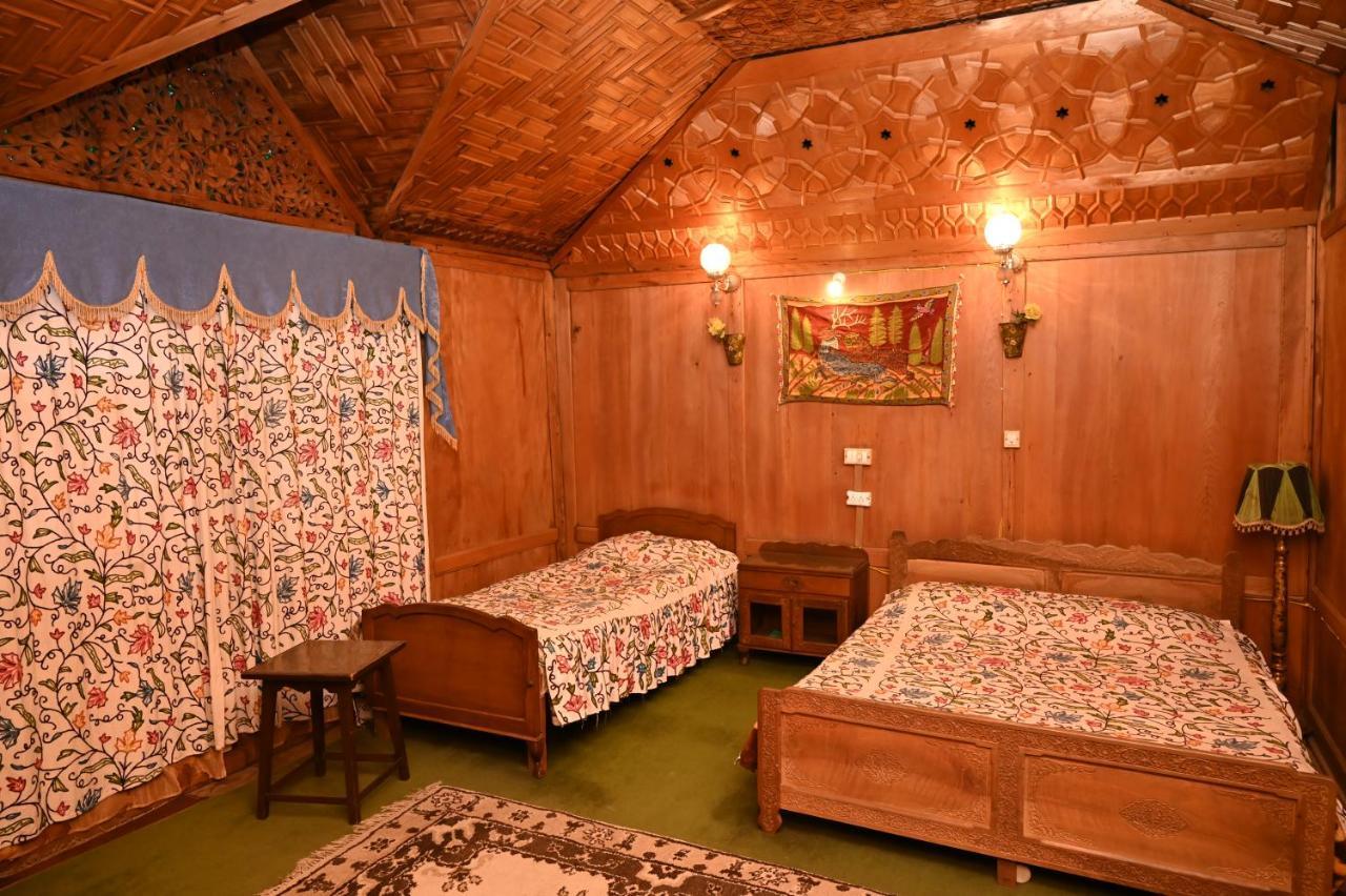 ホテル Kings Houseboats Srīnagar エクステリア 写真