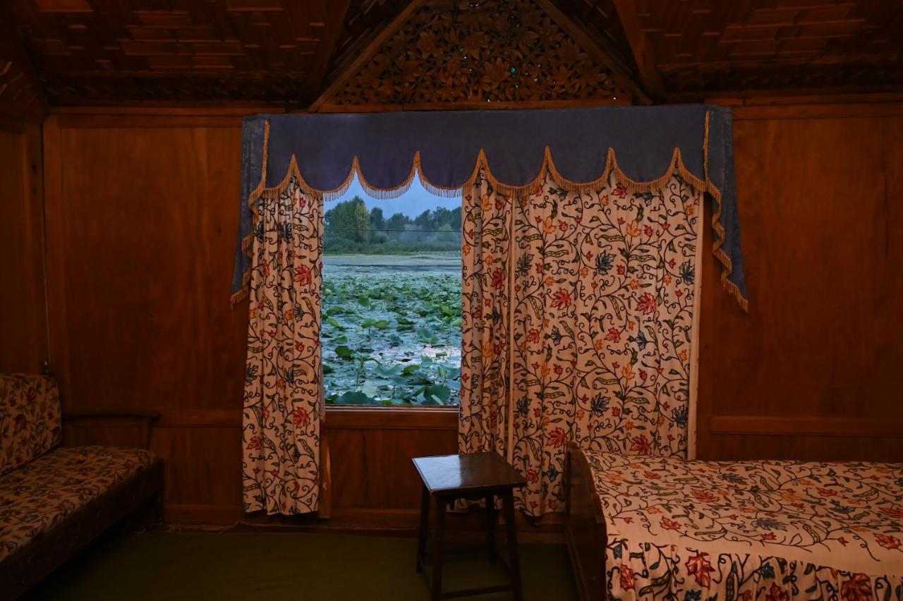 ホテル Kings Houseboats Srīnagar エクステリア 写真
