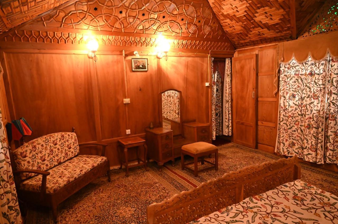 ホテル Kings Houseboats Srīnagar エクステリア 写真