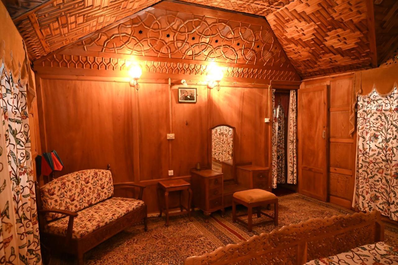 ホテル Kings Houseboats Srīnagar エクステリア 写真