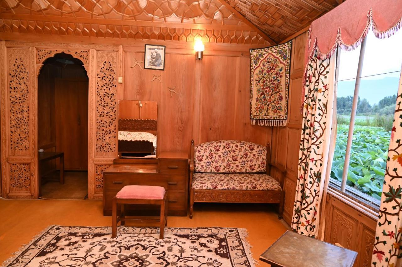 ホテル Kings Houseboats Srīnagar エクステリア 写真