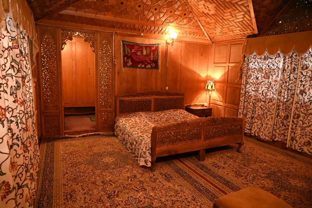 ホテル Kings Houseboats Srīnagar エクステリア 写真