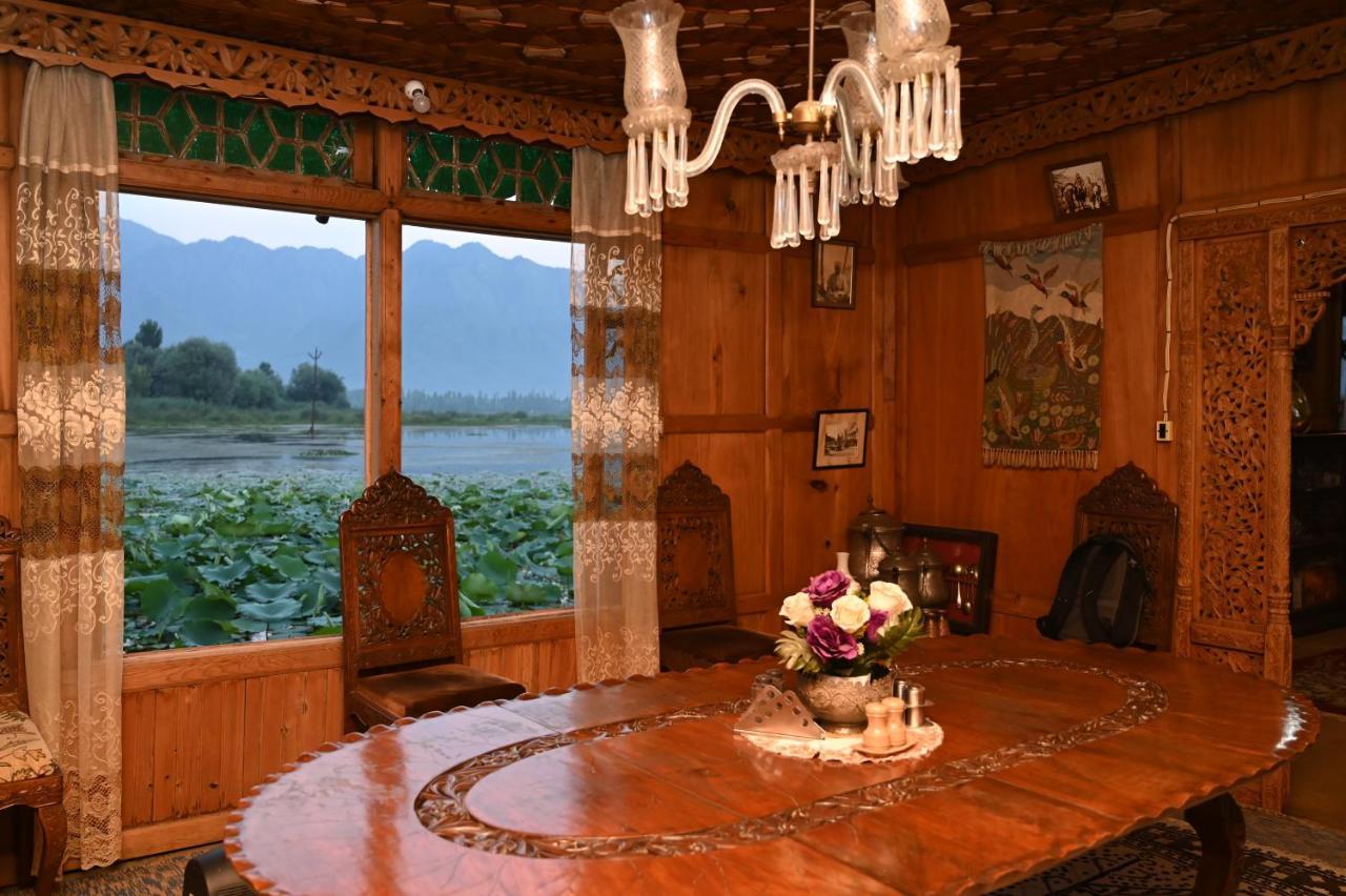 ホテル Kings Houseboats Srīnagar エクステリア 写真