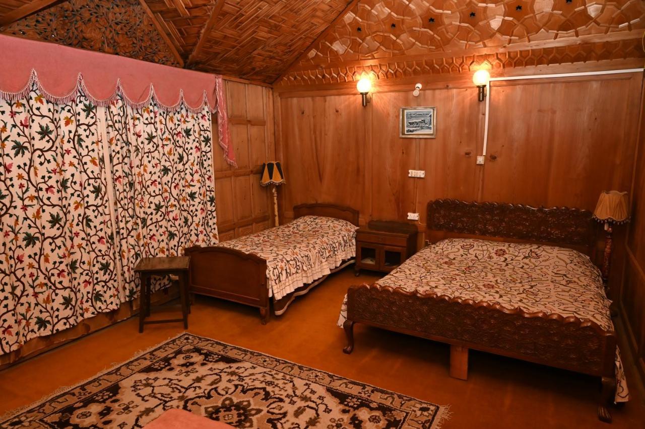ホテル Kings Houseboats Srīnagar エクステリア 写真