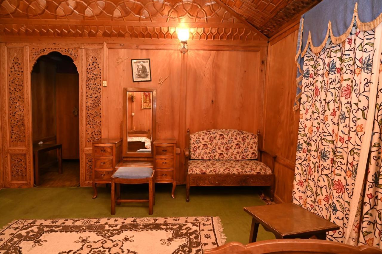 ホテル Kings Houseboats Srīnagar エクステリア 写真