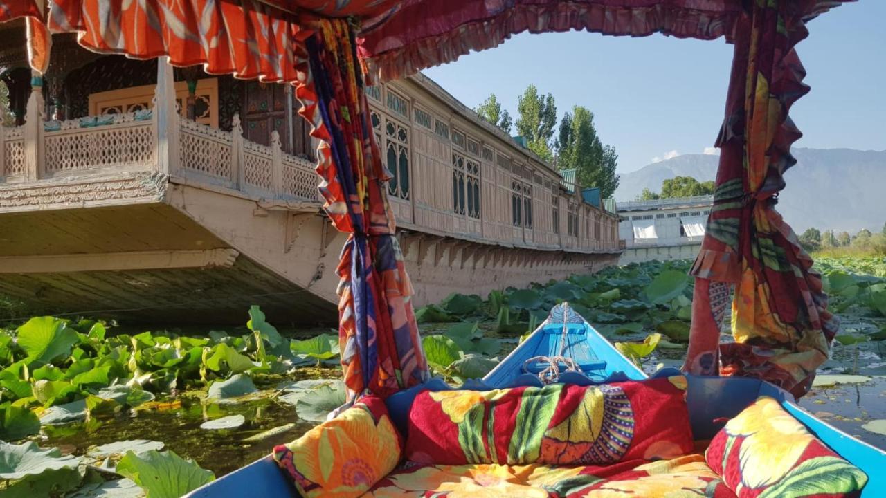 ホテル Kings Houseboats Srīnagar エクステリア 写真