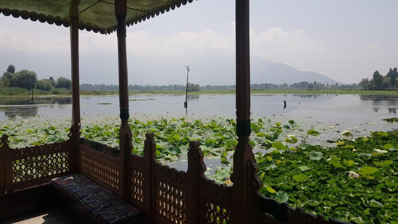 ホテル Kings Houseboats Srīnagar エクステリア 写真