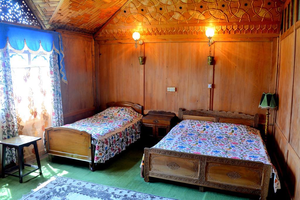 ホテル Kings Houseboats Srīnagar 部屋 写真