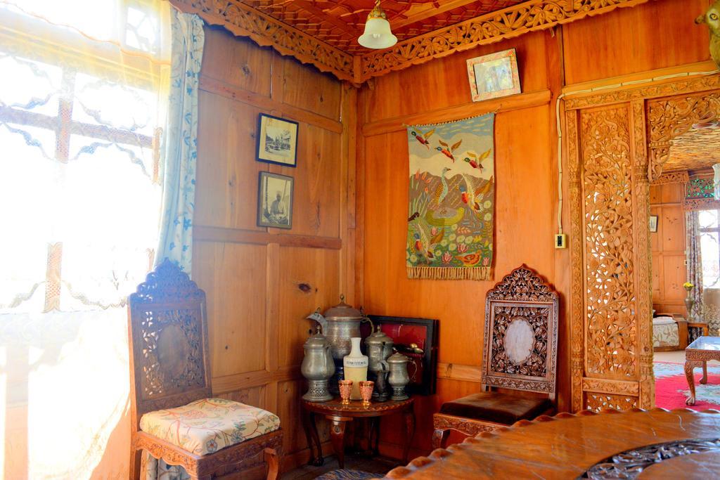 ホテル Kings Houseboats Srīnagar エクステリア 写真