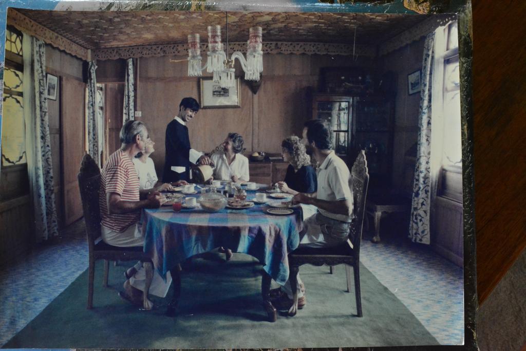 ホテル Kings Houseboats Srīnagar エクステリア 写真