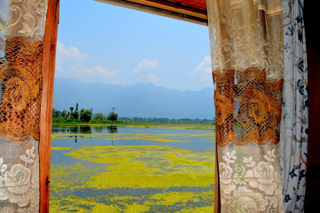 ホテル Kings Houseboats Srīnagar エクステリア 写真