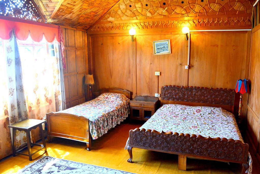 ホテル Kings Houseboats Srīnagar 部屋 写真