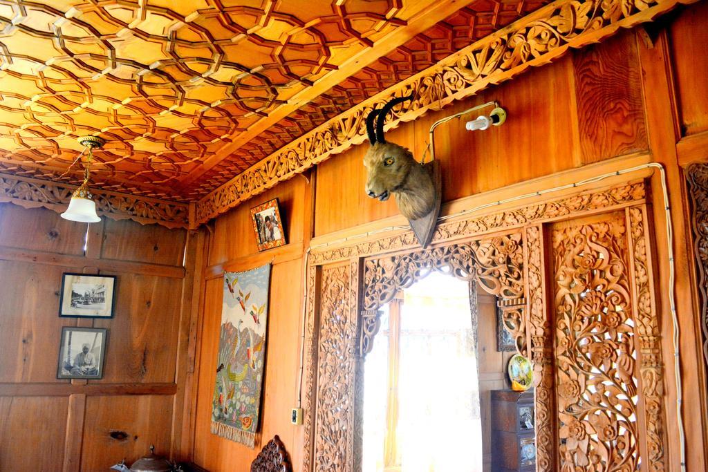 ホテル Kings Houseboats Srīnagar エクステリア 写真
