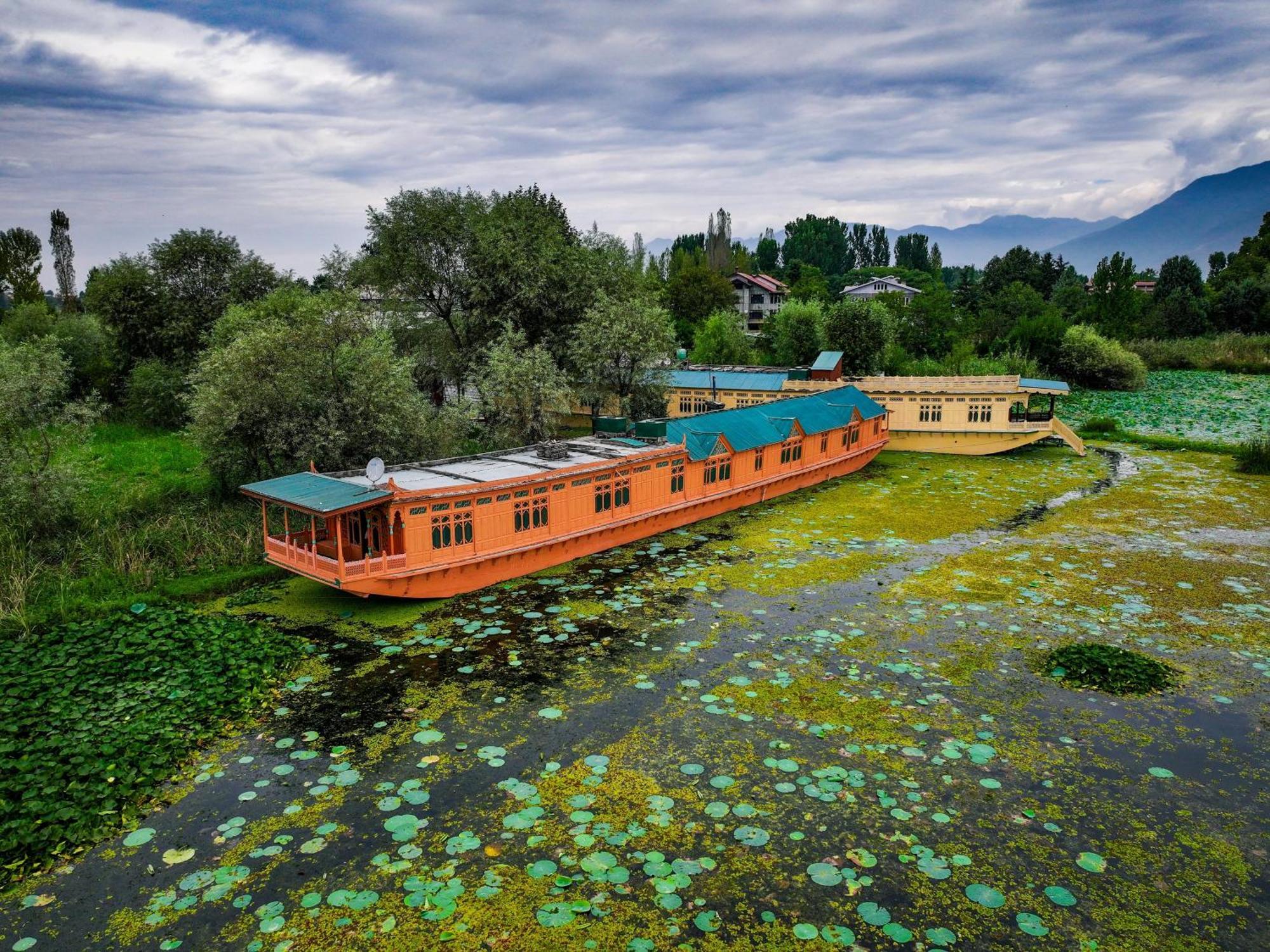 ホテル Kings Houseboats Srīnagar エクステリア 写真