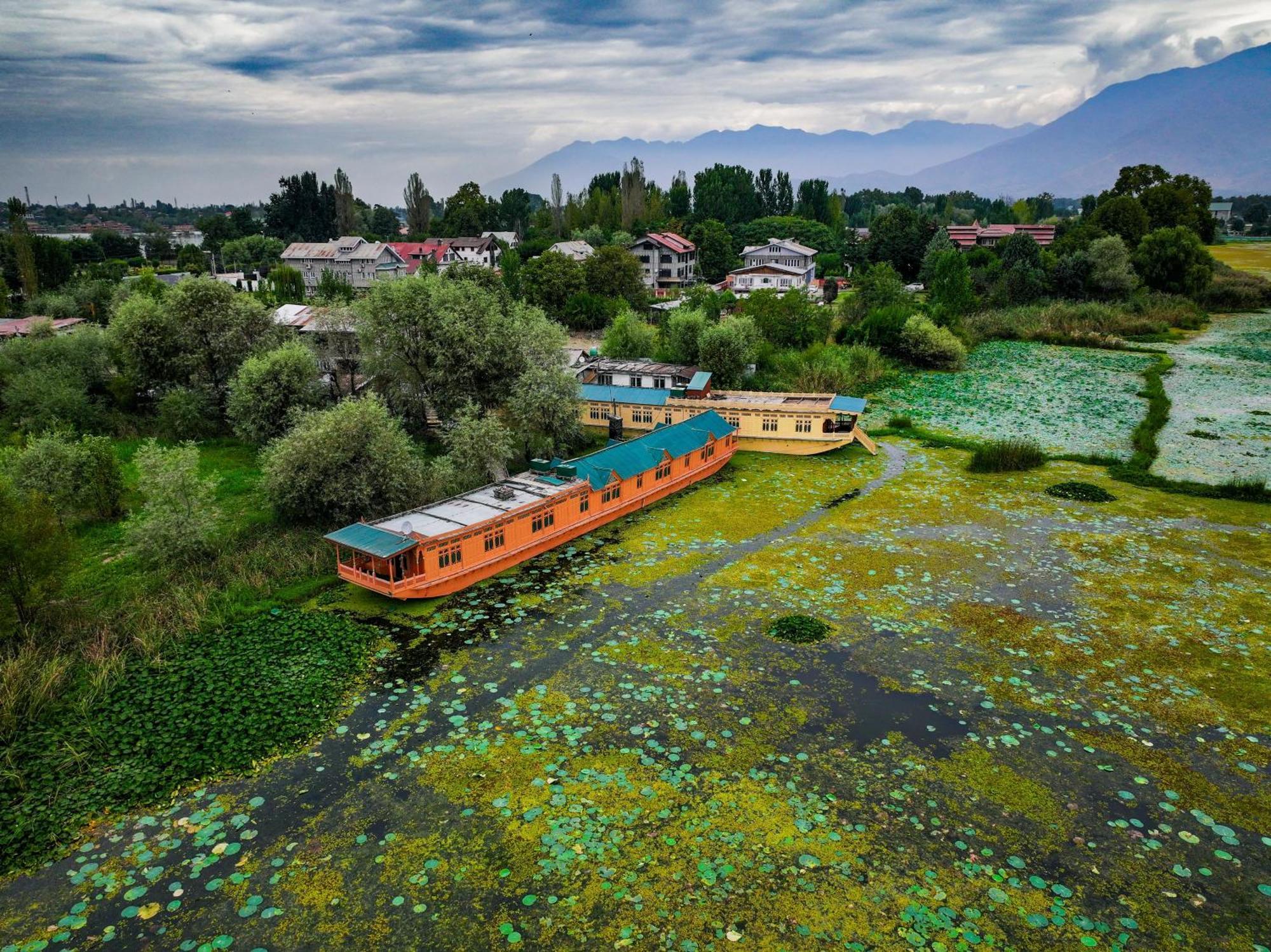 ホテル Kings Houseboats Srīnagar エクステリア 写真