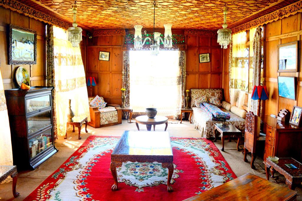ホテル Kings Houseboats Srīnagar エクステリア 写真