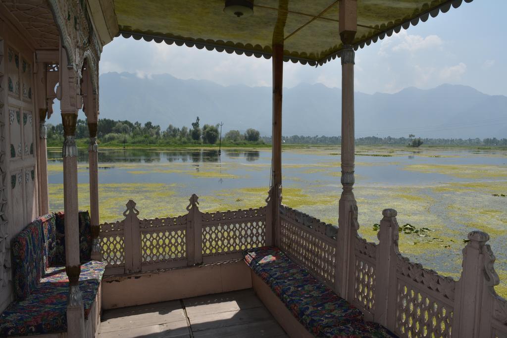 ホテル Kings Houseboats Srīnagar エクステリア 写真