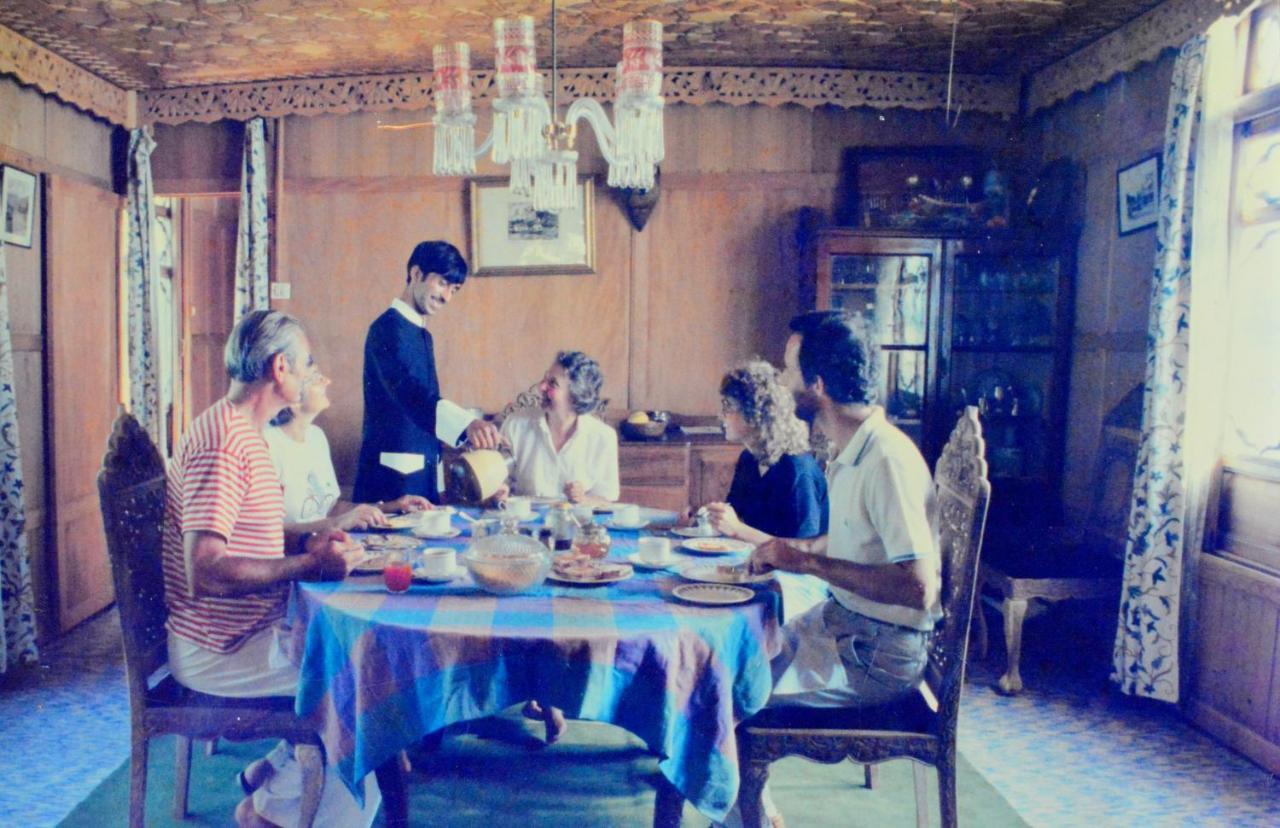 ホテル Kings Houseboats Srīnagar エクステリア 写真
